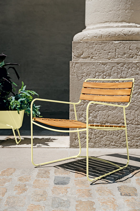 FAUTEUIL BAS TECK SURPRISING FERMOB