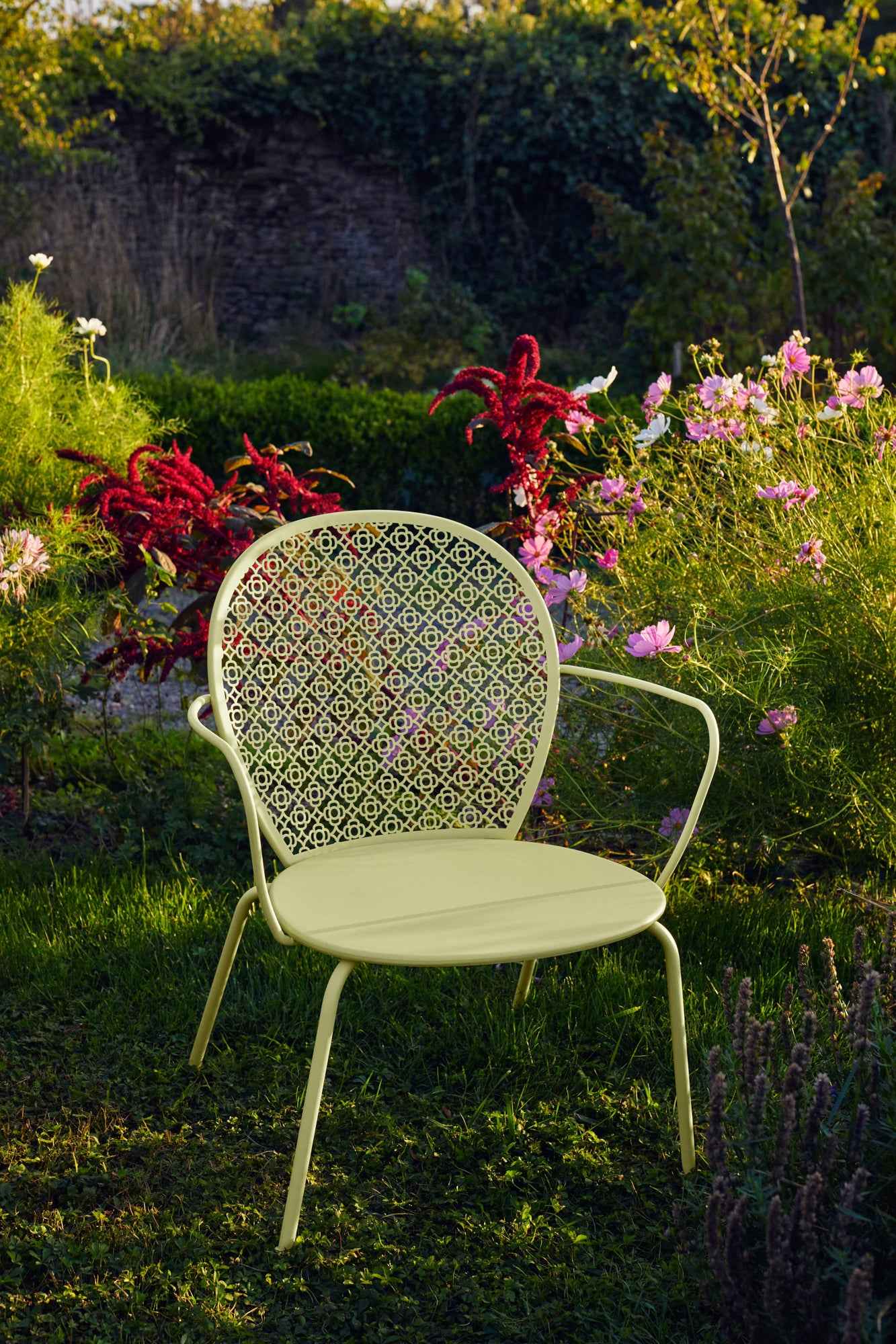 FAUTEUIL BAS LORETTE FERMOB