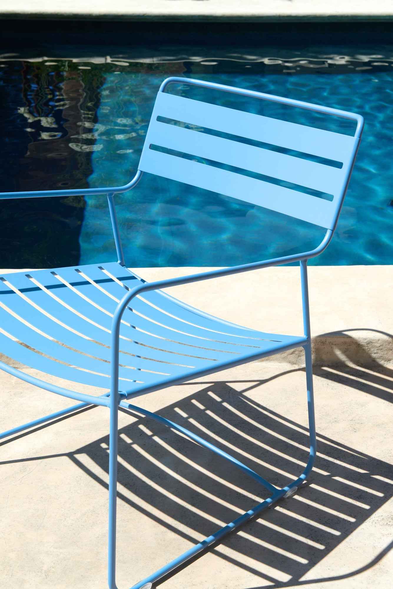 FAUTEUIL BAS SURPRISING FERMOB