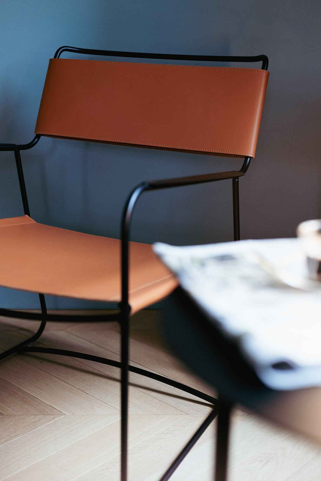 FAUTEUIL BAS CUIR SURPRISING FERMOB