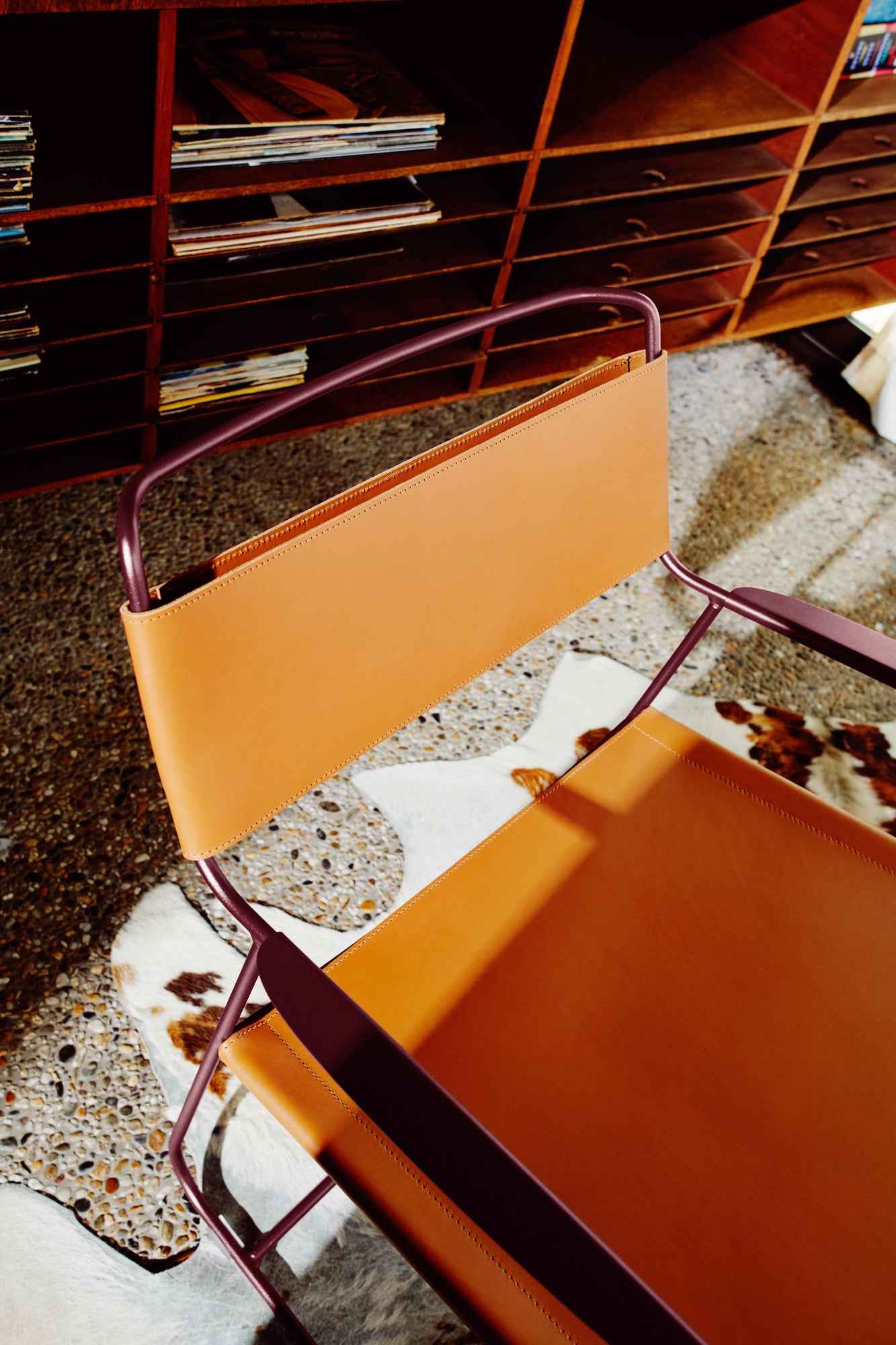 FAUTEUIL BAS CUIR SURPRISING FERMOB