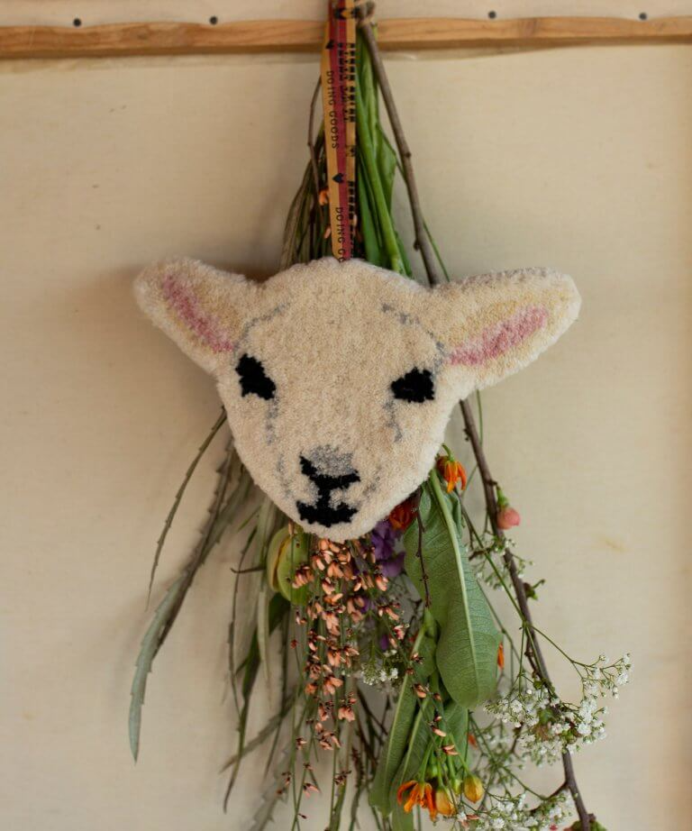 WOOLLY LAMB DECORATION MURALE DOING GOODS