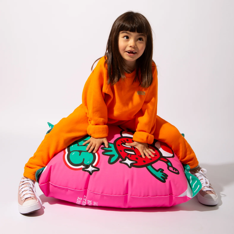 COUSSIN GONFLABLE STRAWBIES COUSSIN OMY